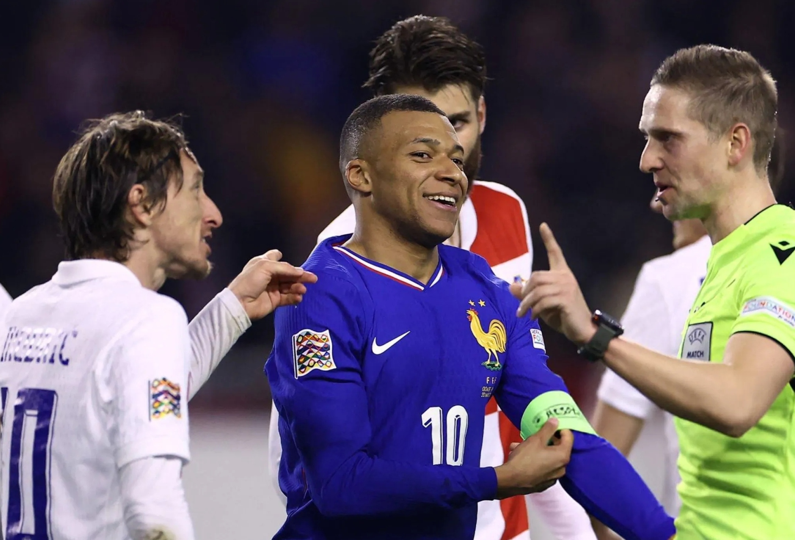 爱游戏官网-姆巴佩连续十五场比赛得分超过刷新纪录，美国队不断突破！上演精彩一战(姆巴佩世界杯进球纪录)