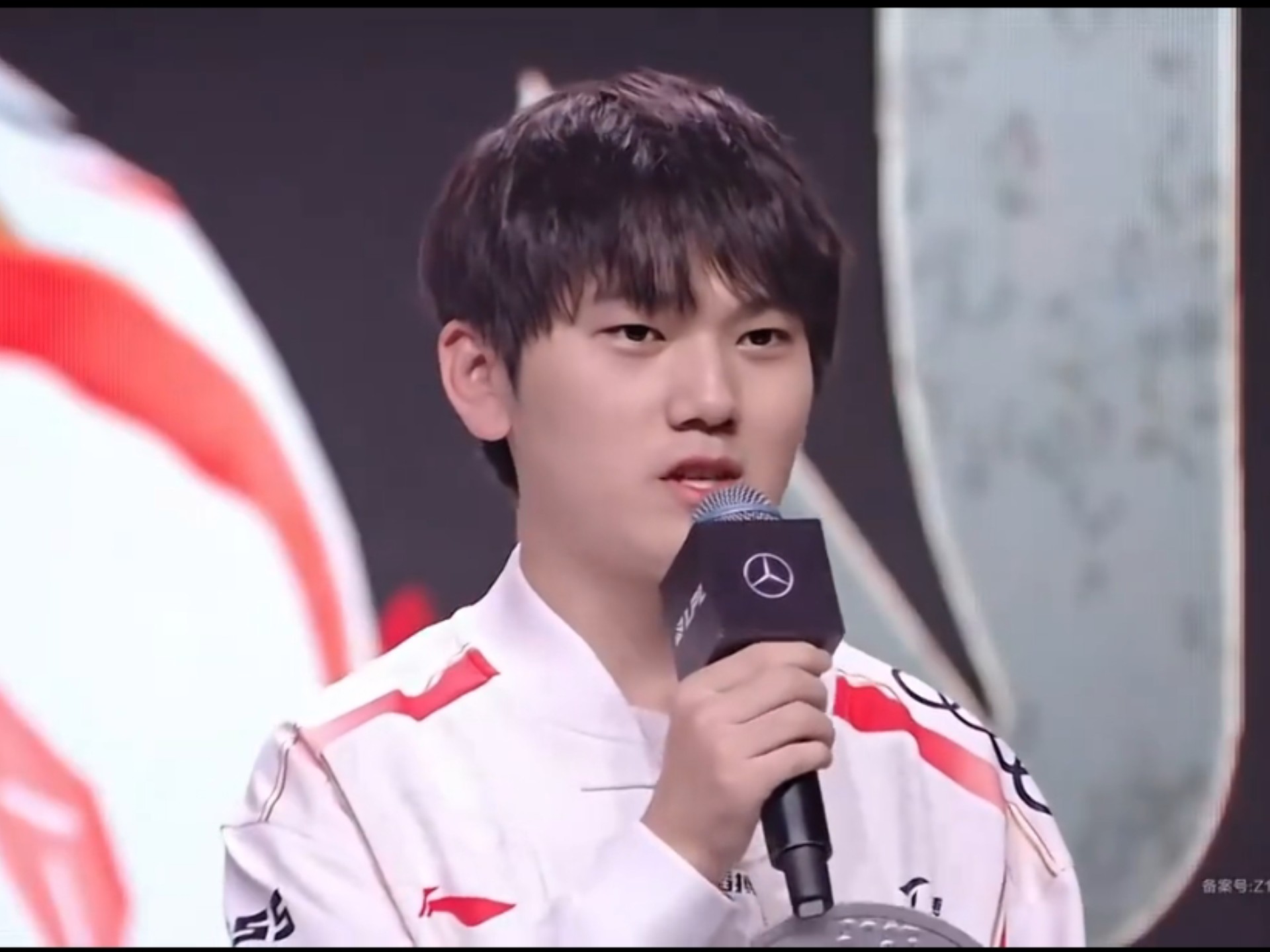 爱游戏网页-少年斯派维的奇异旅行