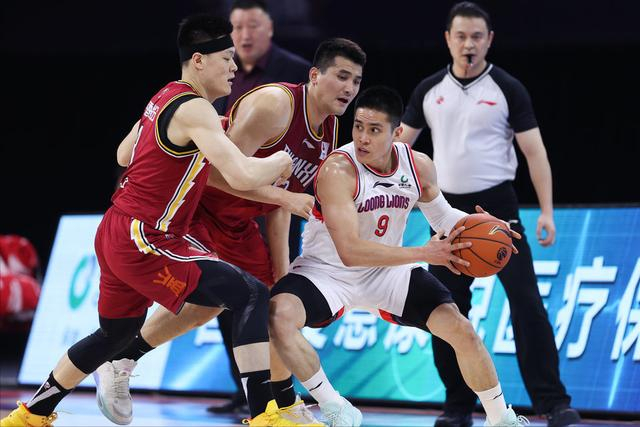 爱游戏登入-国王杯赛程吃紧，广州队今晚遗憾出局，气氛紧张，身体对抗强度拉满的简单介绍