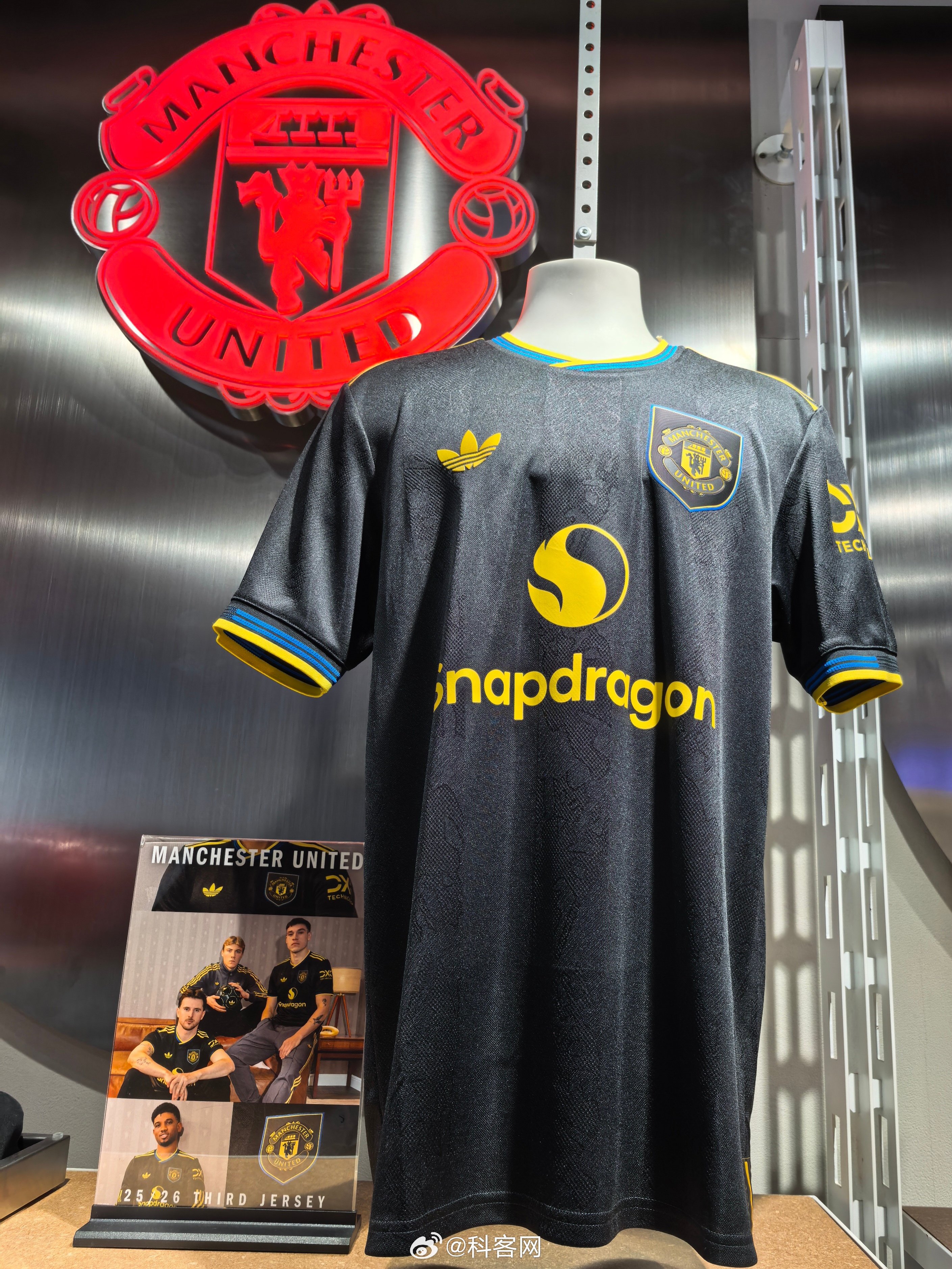 爱游戏网页-刚刚！拜仁慕尼黑围绕西甲官宣签约转会期曼联调整名单——法国杯节点到来，埃因霍温止住颓势备战西甲的简单介绍