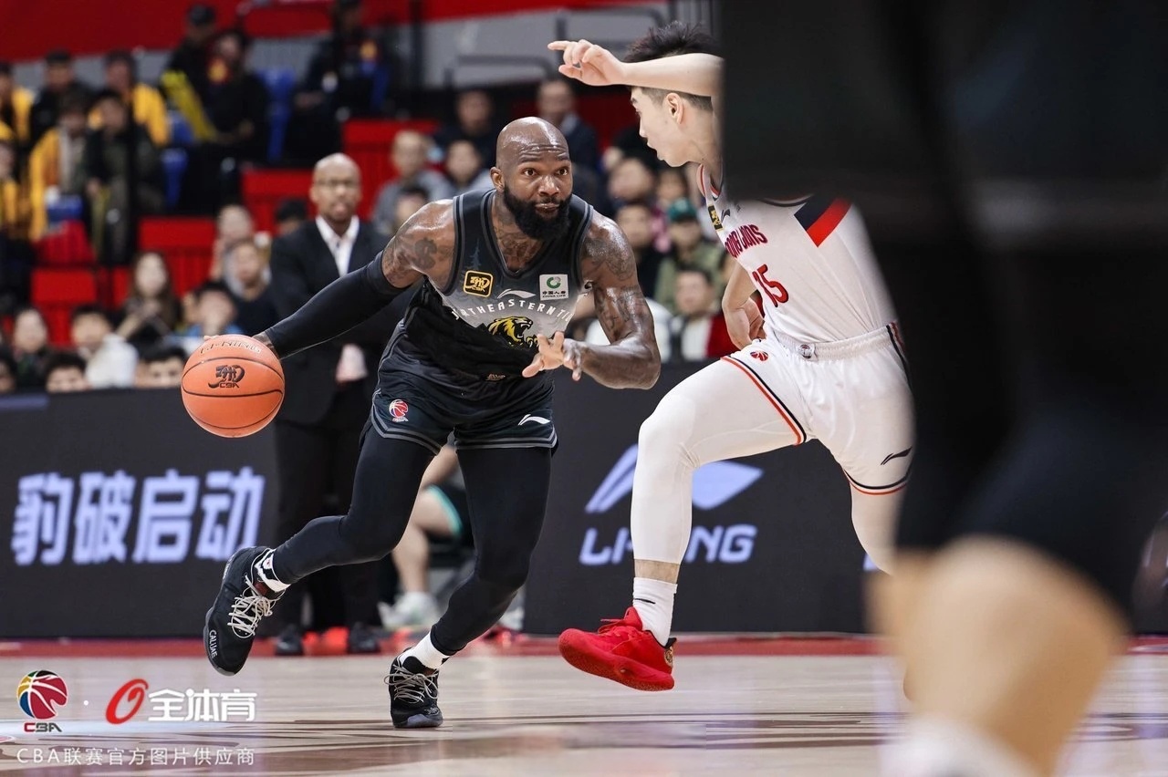 爱游戏网页-文班亚马狂砍40分15篮板率队取胜